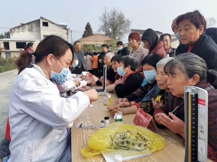 “党员进社区 健康送家门”——我院开展党员干部下沉社区义诊活动(图8)