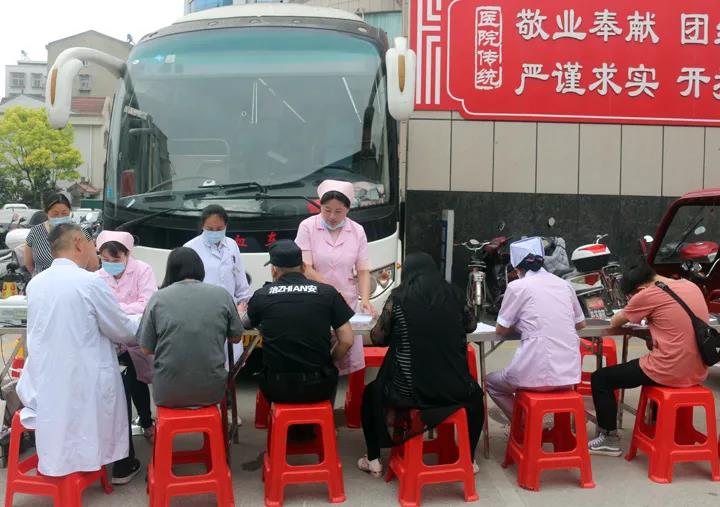【学党史 颂党恩】我为群众办实事：无偿献血 红色传承(图2)