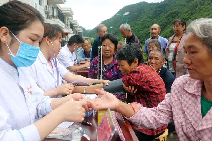 喜迎建党一百年 健康义诊温暖行(图3)