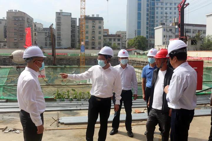 谢晓鸣带队检查我院“两节”安全生产工作(图4)